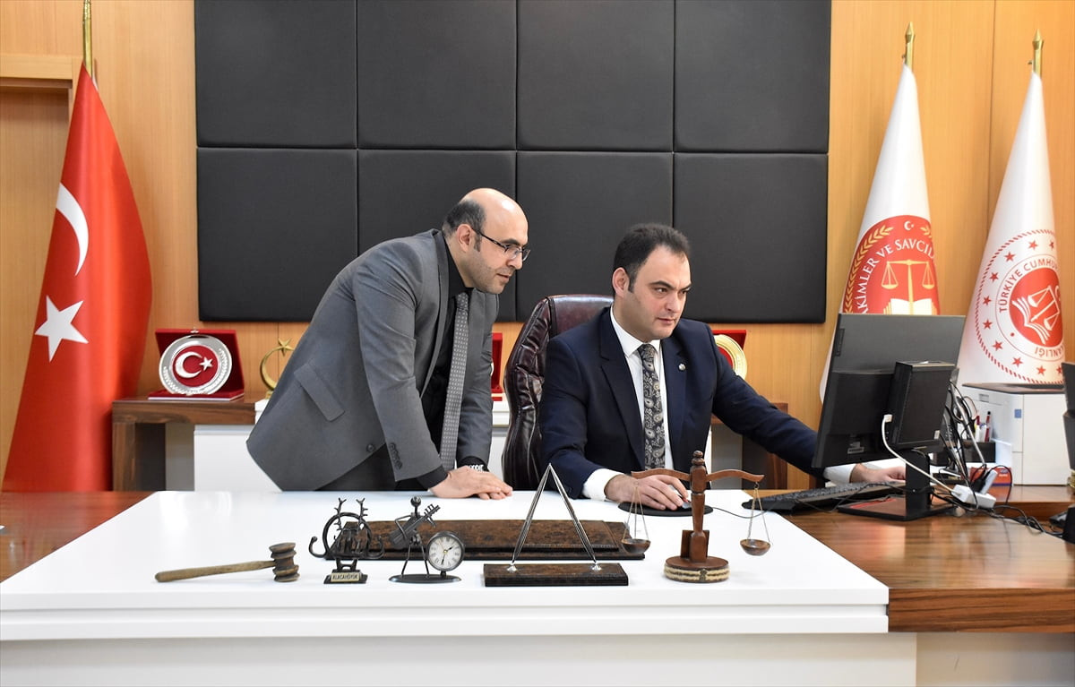 Van Adalet Komisyonu Başkanı Hüseyin Gedik (sağda), Anadolu Ajansının (AA) gözünden 2025'e damga...