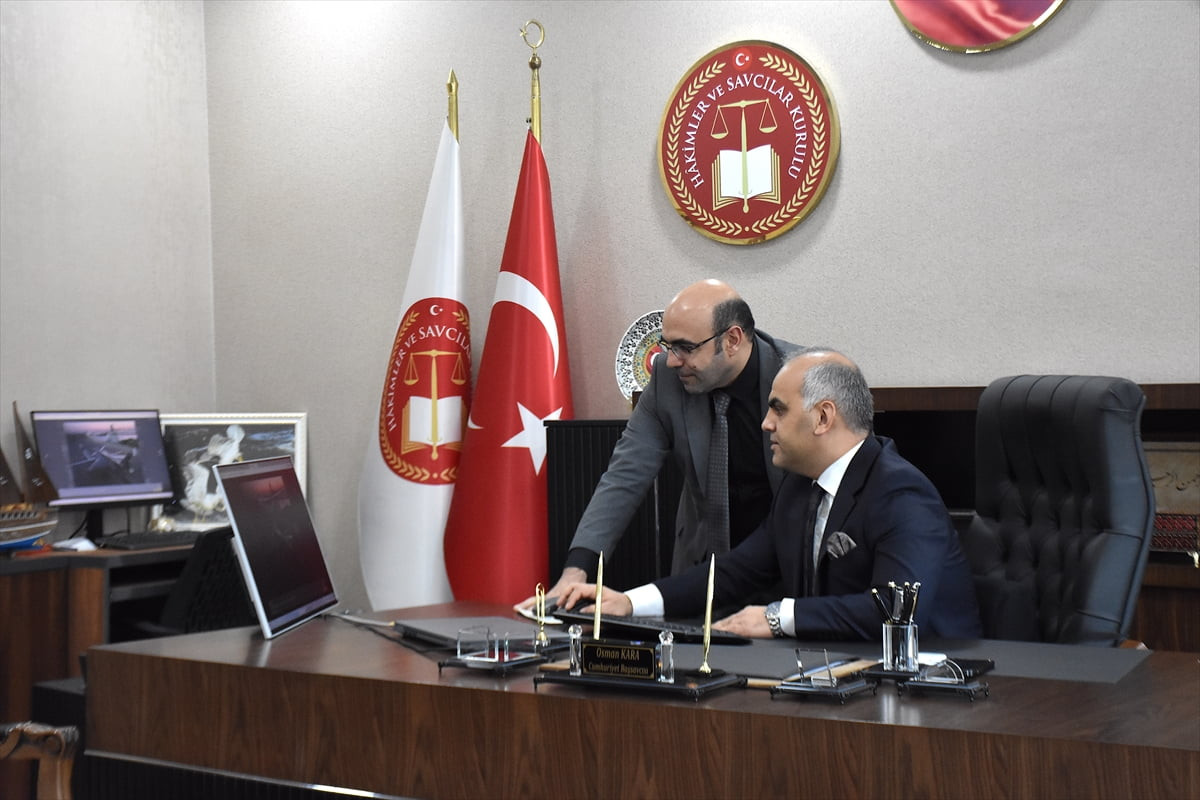 Van Cumhuriyet Başsavcısı Osman Kara, Anadolu Ajansı'nın (AA) gözünden 2025'e damga vuran olaylara...