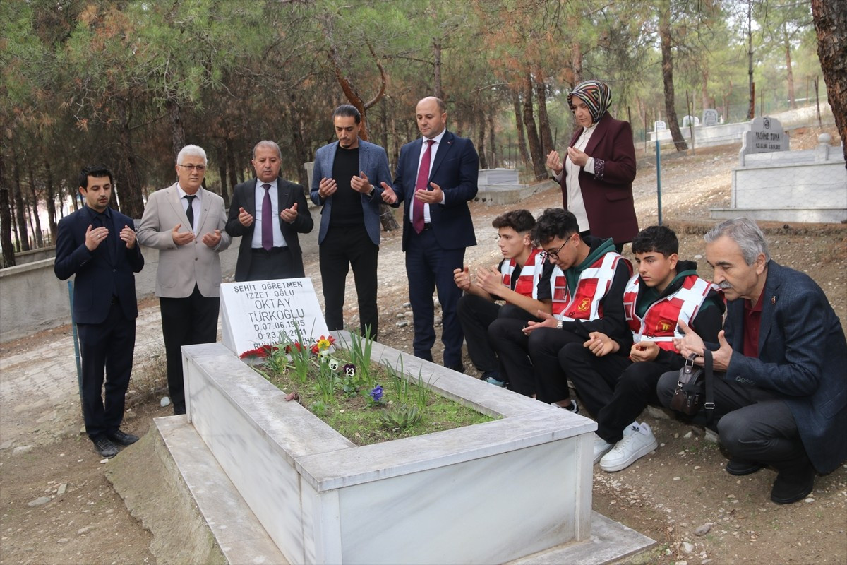 Van depreminde enkaz altında kalarak hayatını kaybeden öğretmen Oktay Türkoğlu için 24 Kasım...