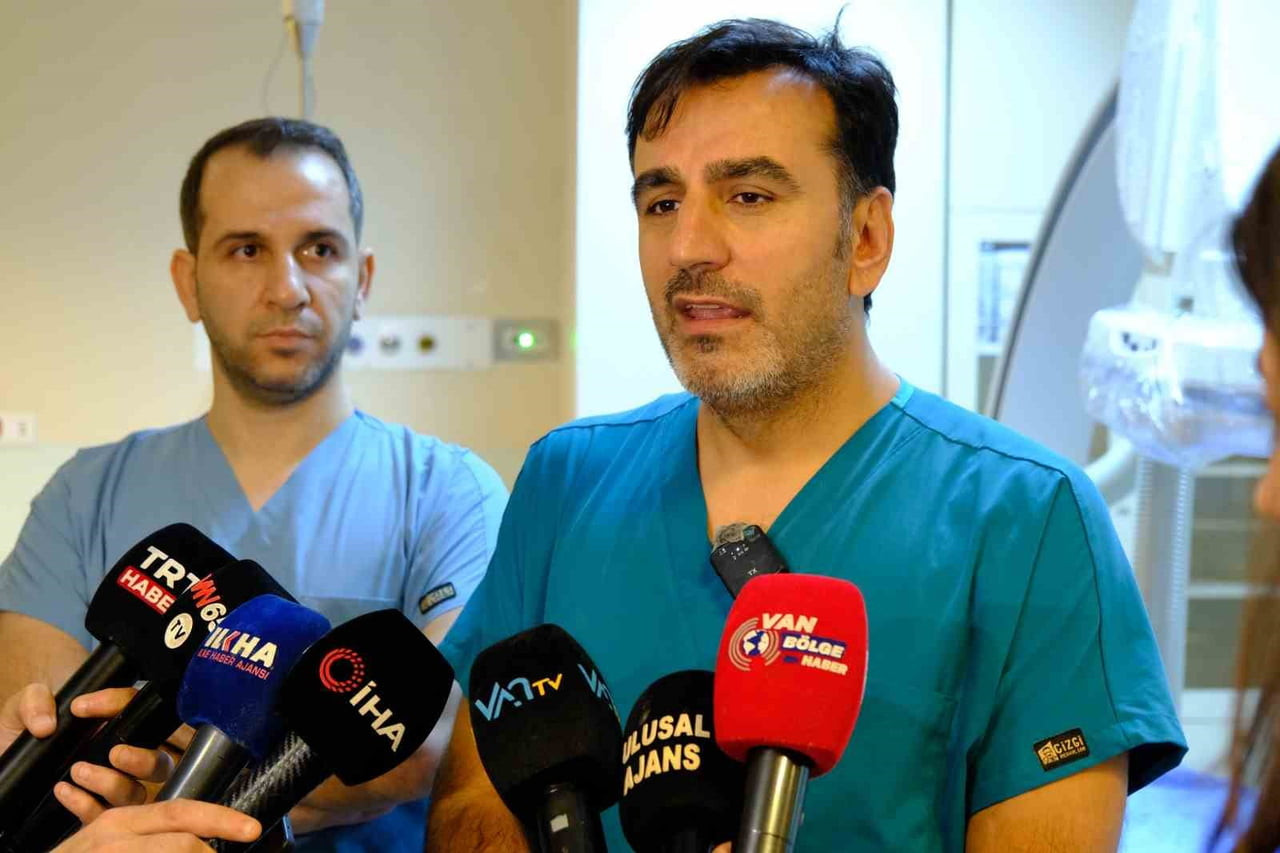 VAN EĞİTİM VE ARAŞTIRMA HASTANESİ BAŞHEKİMİ DOÇ. DR. REMZİ SARIKAYA, BÖLGE HALKINA GELENEKSEL...