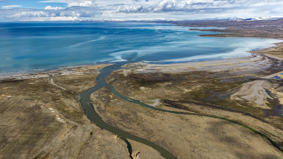 Van Gölü Havzası’nda etkili olan yağışlar, önceki yıllarda küresel ısınmaya bağlı kuraklık...