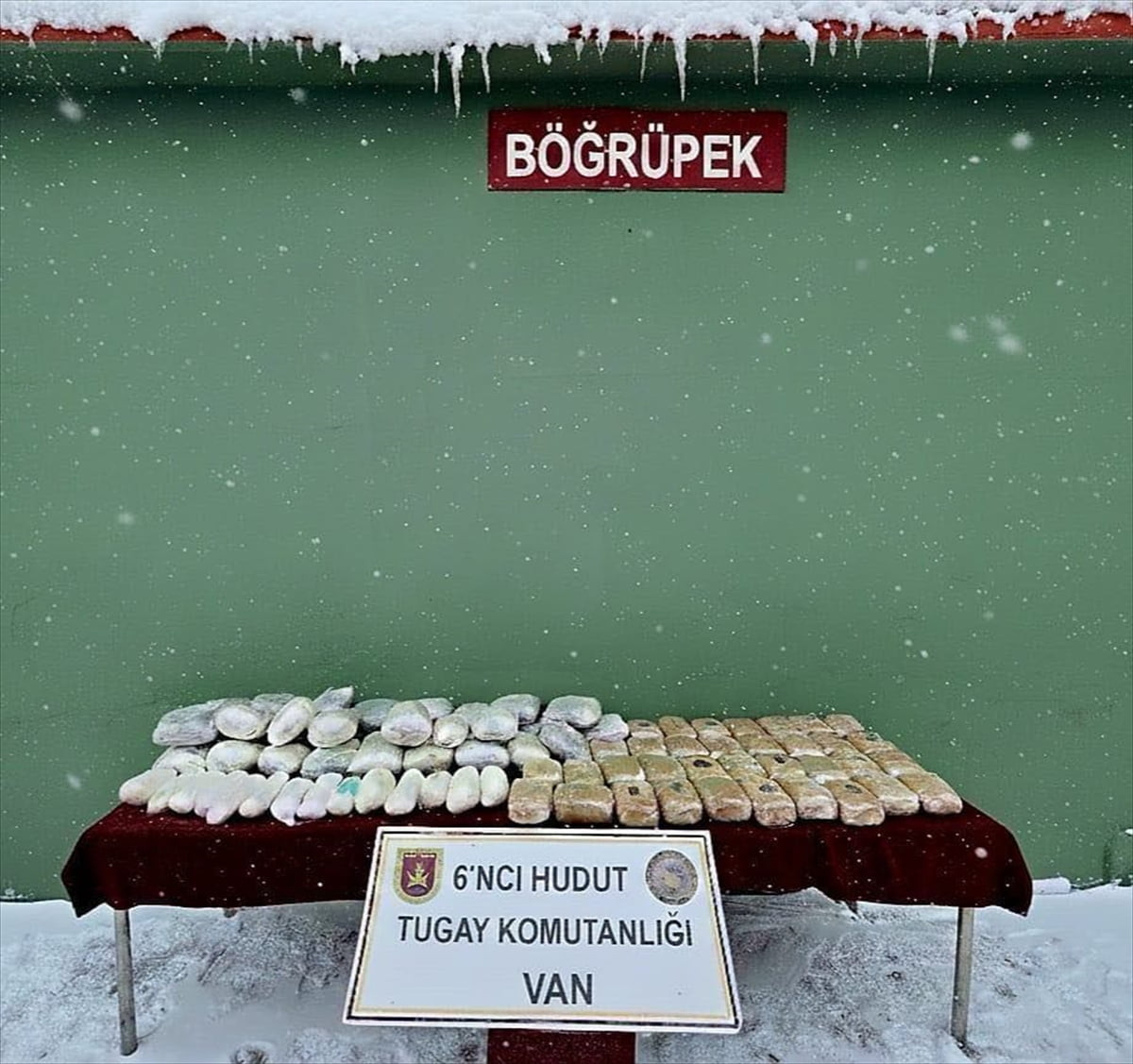 Van hudut hattında icra edilen arama tarama faaliyetleri kapsamında 77 kilo 805 gram uyuşturucu...