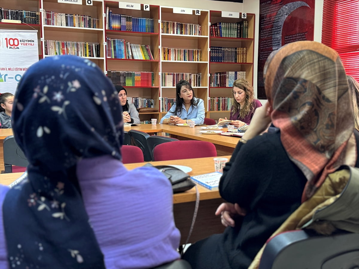 Van İl Milli Eğitim Müdürlüğünce hayata geçirilen "Akran Anneleri Buluşuyor Projesi" kapsamında...