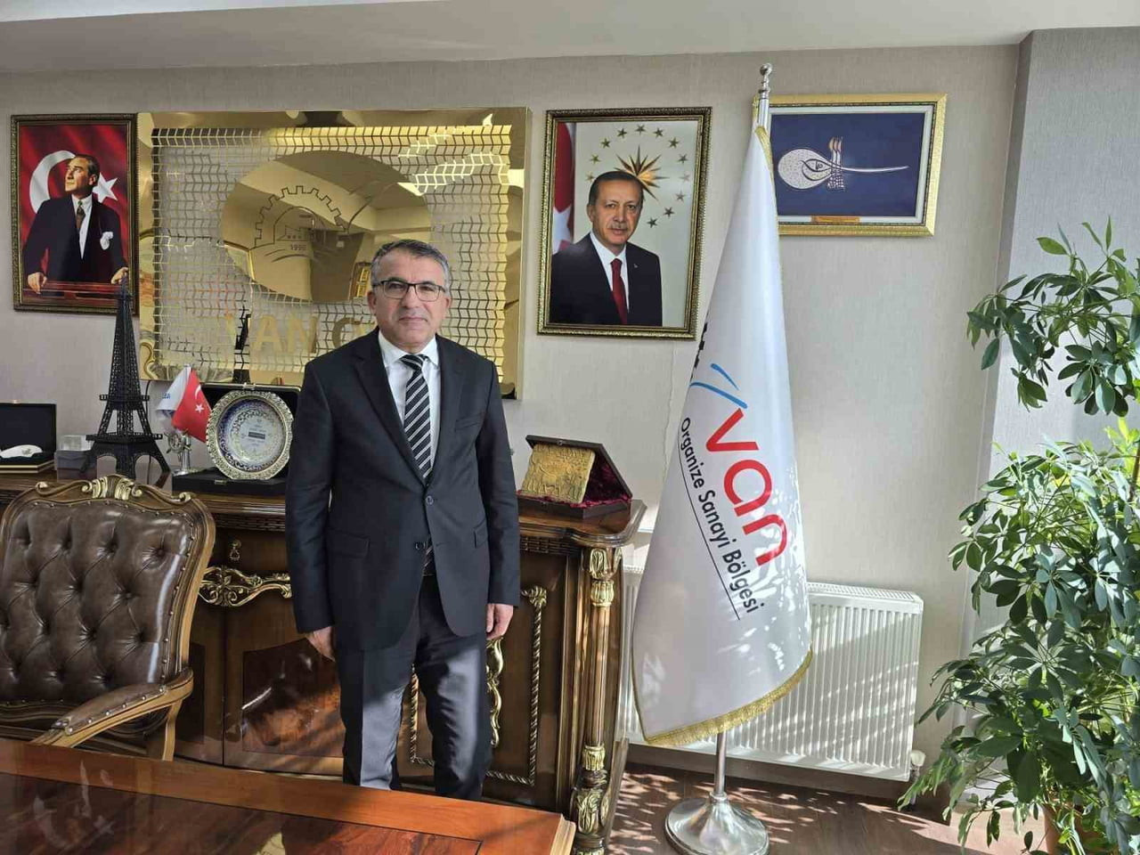 VAN ORGANİZE SANAYİ BÖLGESİ (OSB) YÖNETİM KURULU BAŞKANI MEMET ASLAN, ULAŞIM AĞLARININ BİR KENTİN...