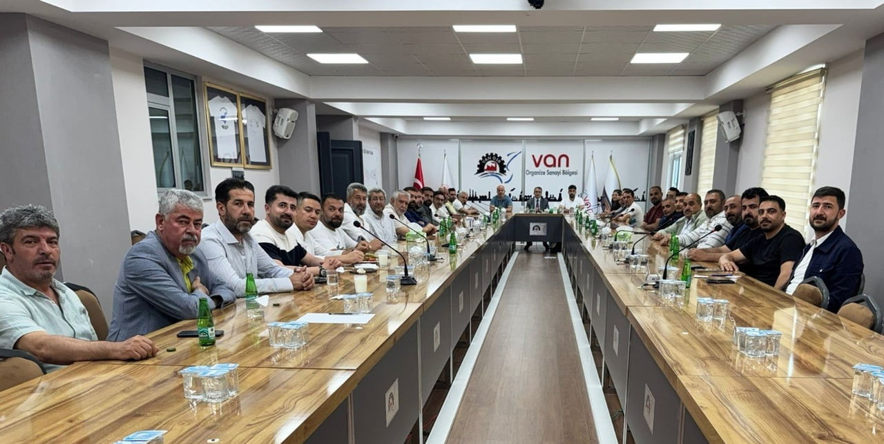 VAN ORGANİZE SANAYİ BÖLGESİ (OSB) YÖNETİM KURULU BAŞKANI MEMET ASLAN VE YÖNETİM KURULU ÜYELERİ...