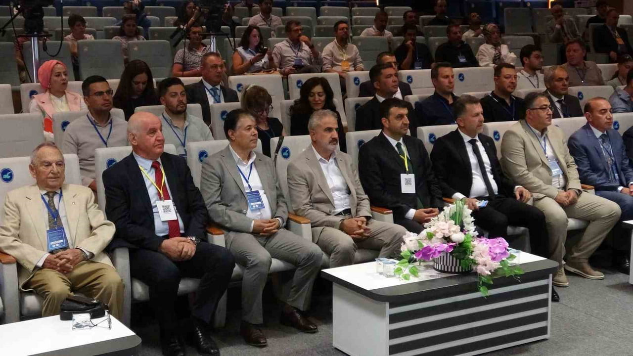 VAN YÜZÜNCÜ YIL ÜNİVERSİTESİ EV SAHİPLİĞİNDE, MÜHENDİSLİK JEOLOJİSİ DERNEĞİ’NİN 50. KURULUŞ YIL...