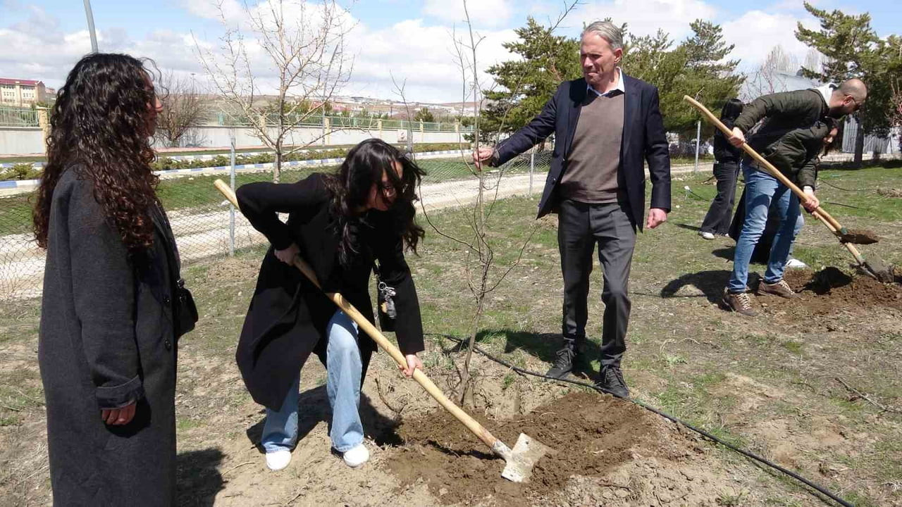 VAN YÜZÜNCÜ YIL ÜNİVERSİTESİ (VAN YYÜ) YERLEŞKESİNDE, İKTİSADİ VE İDARİ BİLİMLER FAKÜLTESİ...