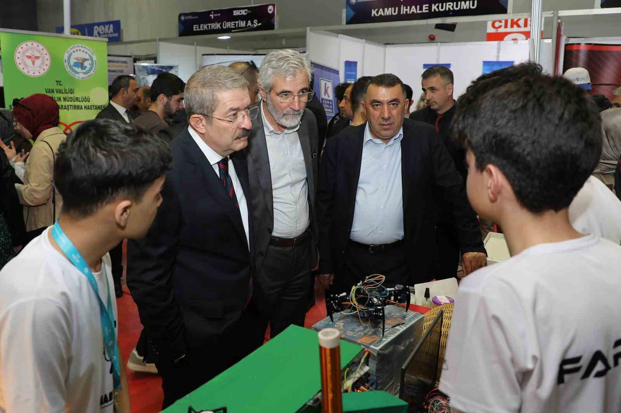 VAN YÜZÜNCÜ YIL ÜNİVERSİTESİ (YYÜ) ÖNCÜLÜĞÜNDE "GENÇLİĞİN ÜRETİM ÇAĞI" TEMASIYLA DÜZENLENEN DOĞU...