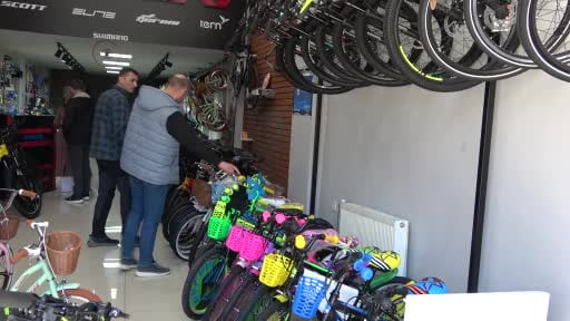 Van'da bahar mevsimi ve yakıt maliyetleri bisiklet sektörünü hareketlendirdi