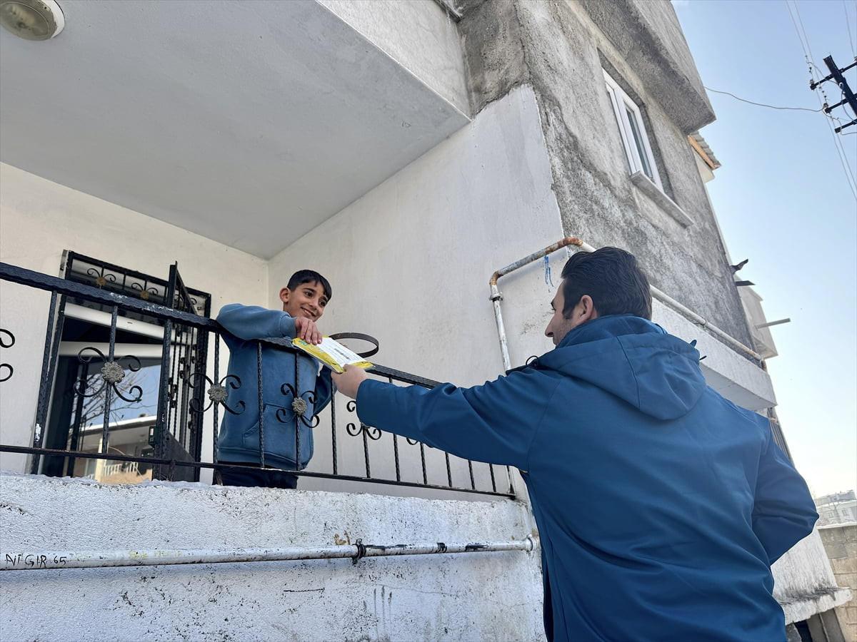 Van'da başlatılan "Kitap Van Projesi" kapsamında bugüne kadar 175 bin öğrenciye 380 bin kitap...