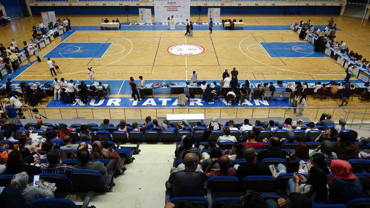 VAN'DA DENEYAP TEKNOLOJİ ATÖLYELERİ TARAFINDAN "DÖNEM SONU PROJE ŞENLİĞİ" DÜZENLENDİ.