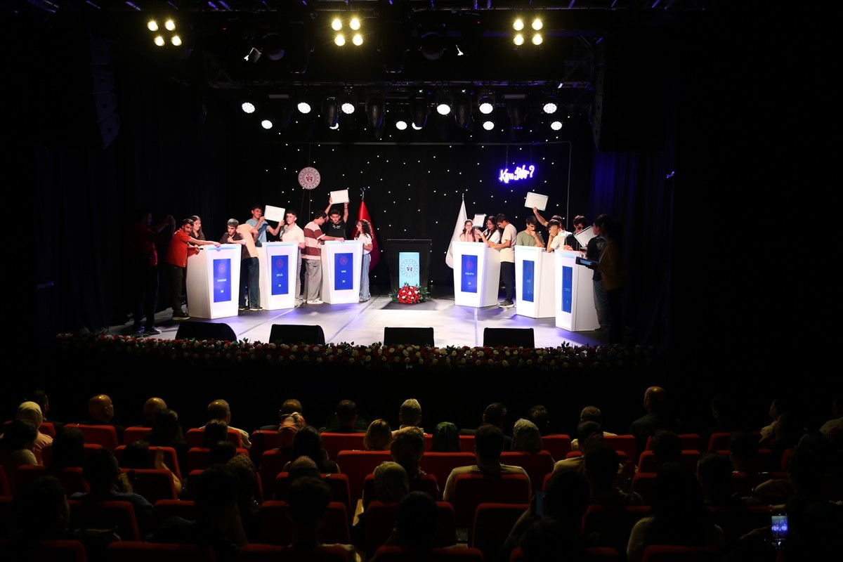 Van'da Gençlik ve Spor Bakanlığı Gençlik Hizmetleri Genel Müdürlüğünce düzenlenen "Gençler Arası...