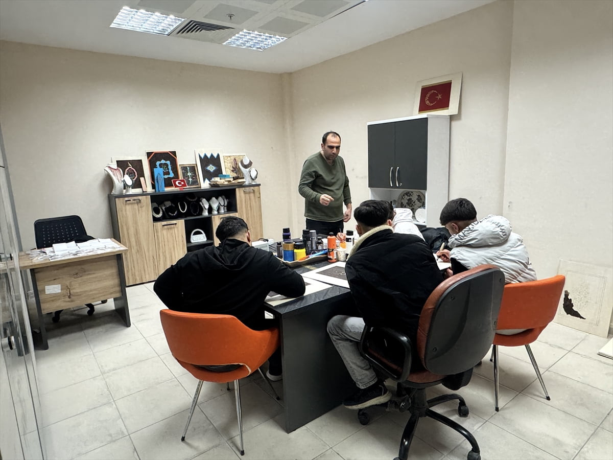  Van'da hırsızlık, alkol ve madde kullanımı gibi suçlara sürüklenen çocukların iyileşme sürecine...