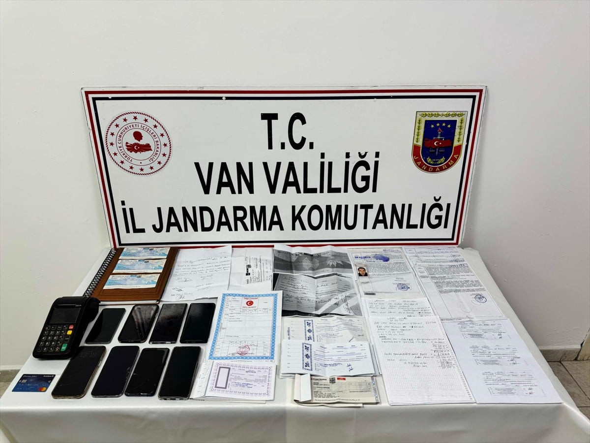 Van'da jandarma ekiplerince düzenlenen tefecilik operasyonunda 8 şüpheli yakalandı. Ekipler...