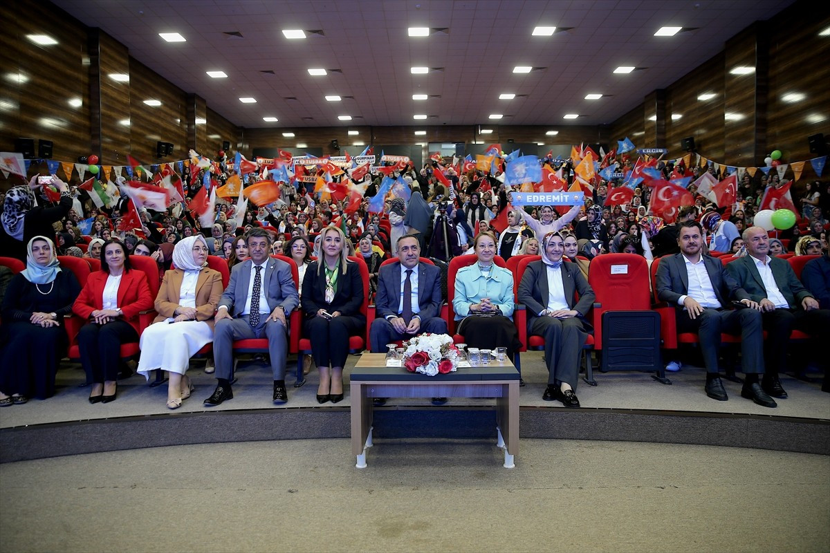 Van'da "AK Parti Kadın Kolları İl Danışma Meclisi Toplantısı" düzenlendi.