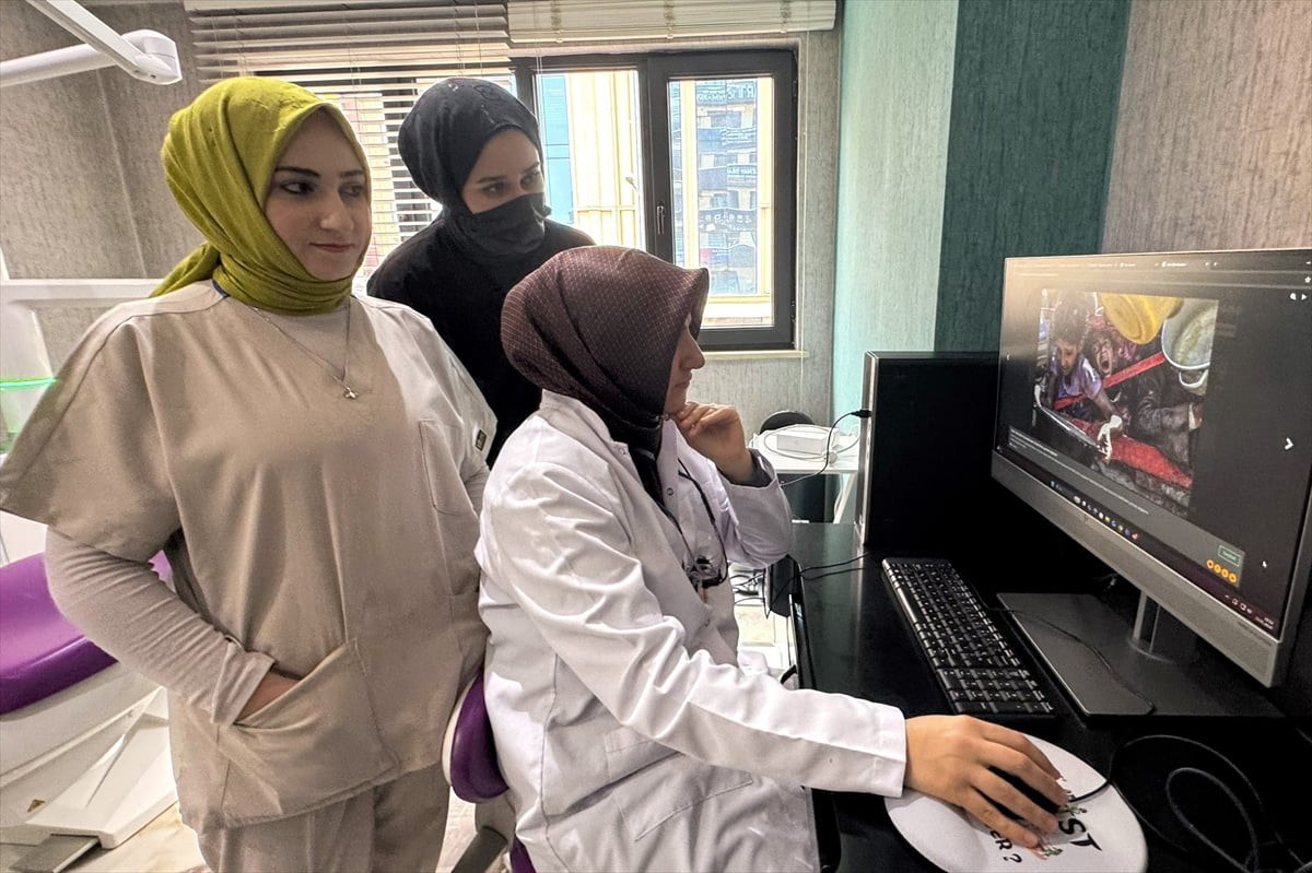 Van'da sağlık çalışanları, Anadolu Ajansının (AA) gözünden 2025'e damga vuran olaylara ait...