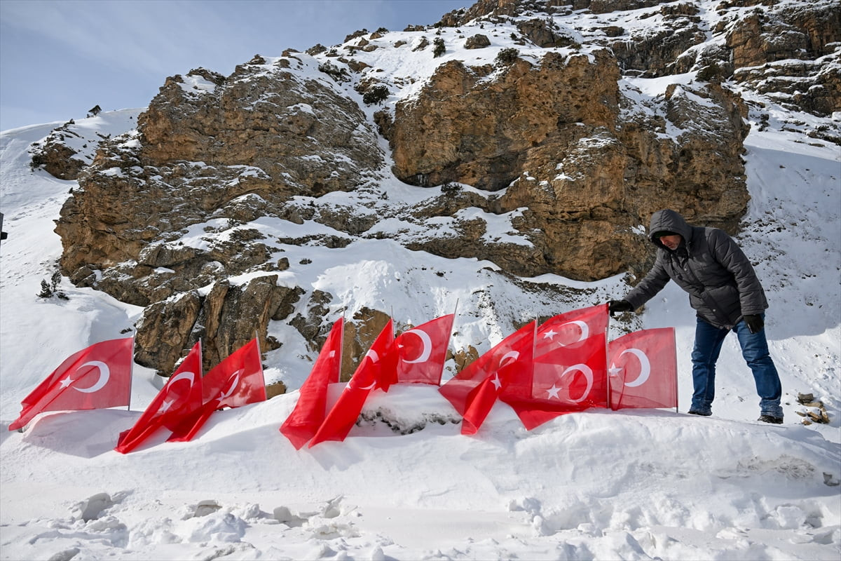 Van'ın Bahçesaray ilçesinde 6 yıl önce meydana gelen çığlarda hayatını kaybeden 42 kişi...