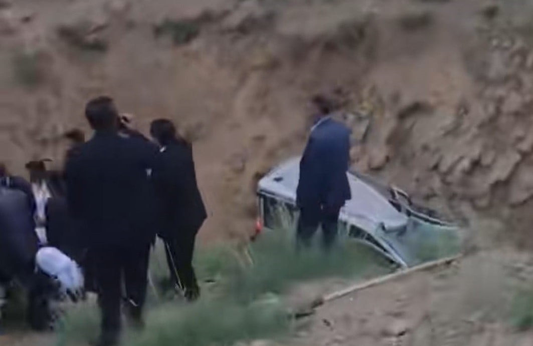 VAN'IN BAŞKALE İLÇESİNDE ŞARAMPOLE YUVARLANAN ARACIN SÜRÜCÜSÜ HAYATINI KAYBETTİ.
