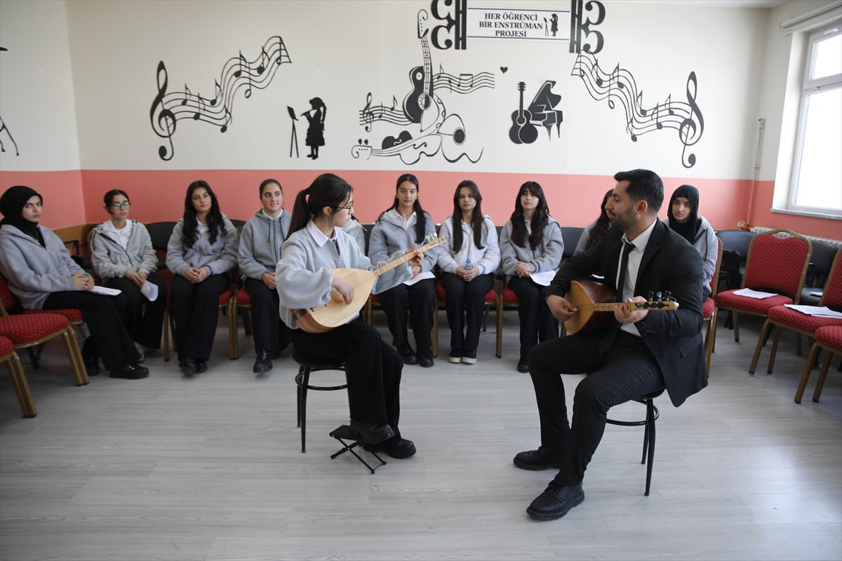 Van'ın Çaldıran ilçesinde "Eğitim Şehri Çaldıran" mottosuyla 2024'te hayata geçirilen "Her Öğrenci...