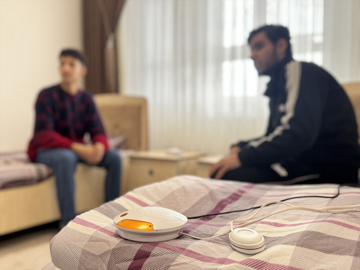  Van'ın Edremit ilçesinde pansiyonda kalan işitme engelli öğrenciler, "Yastık Altı Acil Durum...