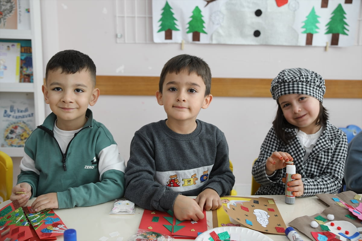 Van'ın Erciş ilçesinde ana sınıfı öğrencileri, "Gönül Köprüsü" projesi kapsamında Samsun'daki...
