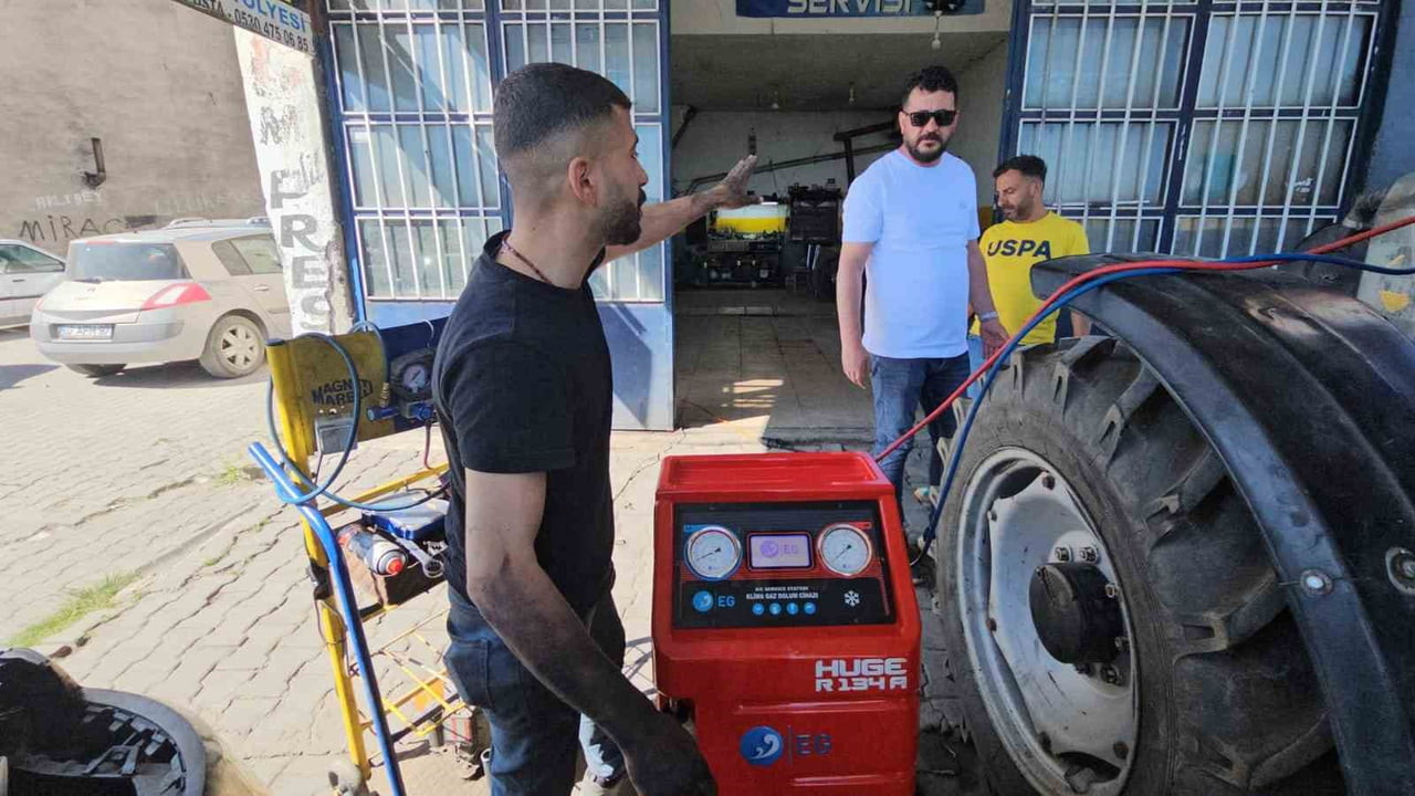 VAN'IN ERCİŞ İLÇESİNDE HAVA SICAKLIKLARININ MEVSİM NORMALLERİNİN ÜZERİNE ÇIKMASIYLA BİRLİKTE...