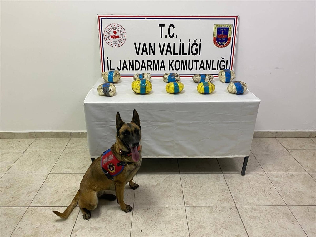 Van'ın Tuşba ilçesinde 11 kilo 373 gram sentetik uyuşturucu ele geçirildi.
