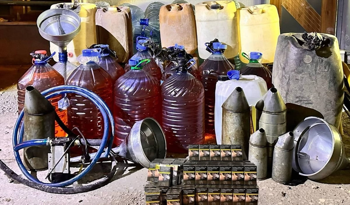 Van'ın Tuşba ilçesinde gümrük kaçağı 178 litre akaryakıt ve 187 paket sigara ele geçirildi, bir...