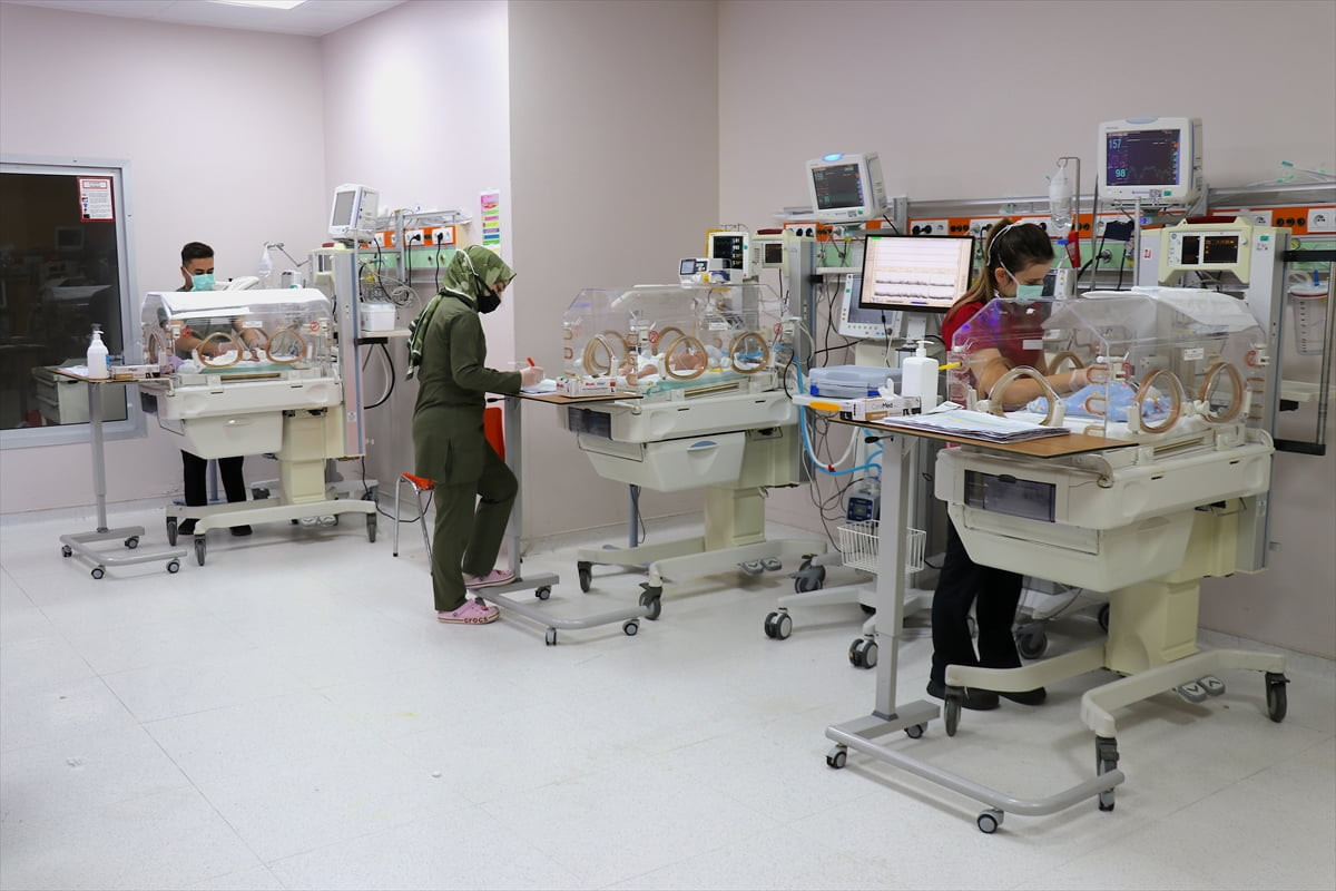  Van'ın yanı sıra çevre illerden ve komşu ülkelerden gelen hastalara sağlık hizmeti sunan Van...