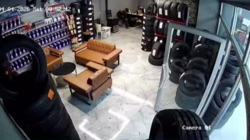 Van’da deprem anında yaşanan panik kamerada