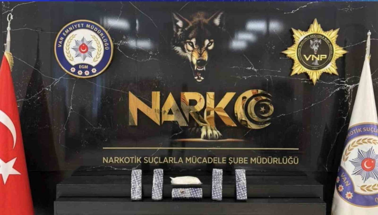 VAN’DA POLİS EKİPLERİNCE DÜZENLENEN OPERASYONLARDA TOPLAM 4 KİLO 260 GRAM EROİN İLE 540 GRAM...