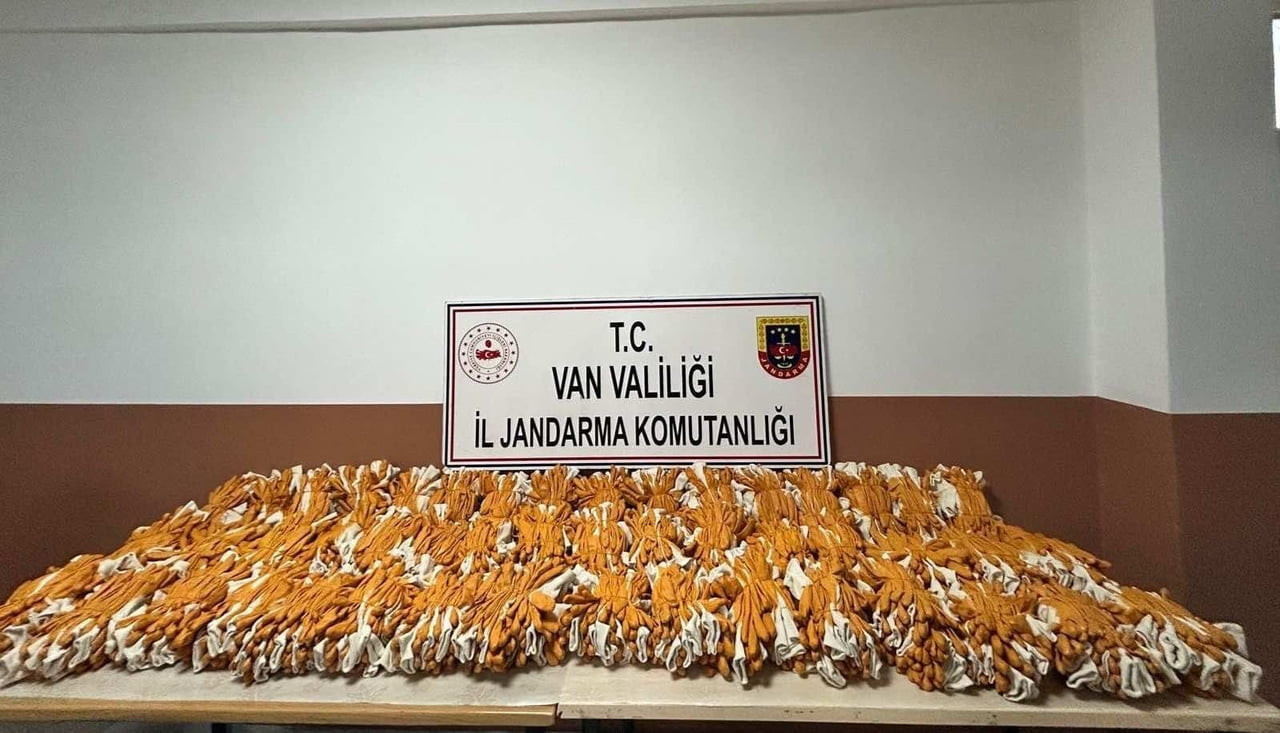 VAN’IN BAŞKALE İLÇESİNDE JANDARMA EKİPLERİNCE YÜRÜTÜLEN ÇALIŞMALAR SONUCUNDA GÜMRÜK KAÇAĞI MALZEME...