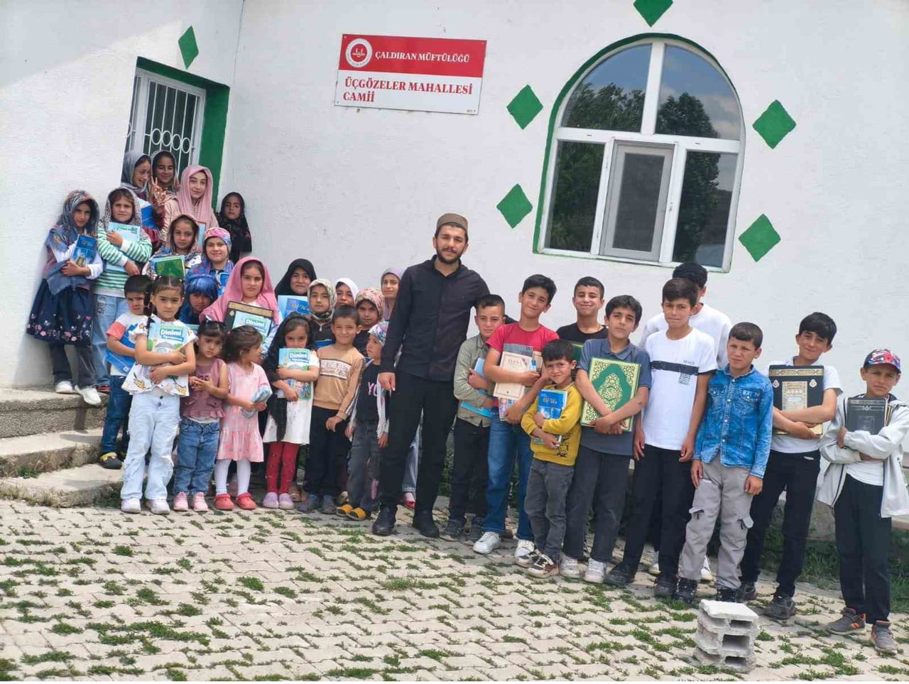 VAN’IN ÇALDIRAN İLÇESİNDE HER YIL BİNLERCE ÇOCUĞUN KUR'AN-I KERİM VE DİNİ BİLGİLERLE BULUŞTUĞU YAZ...