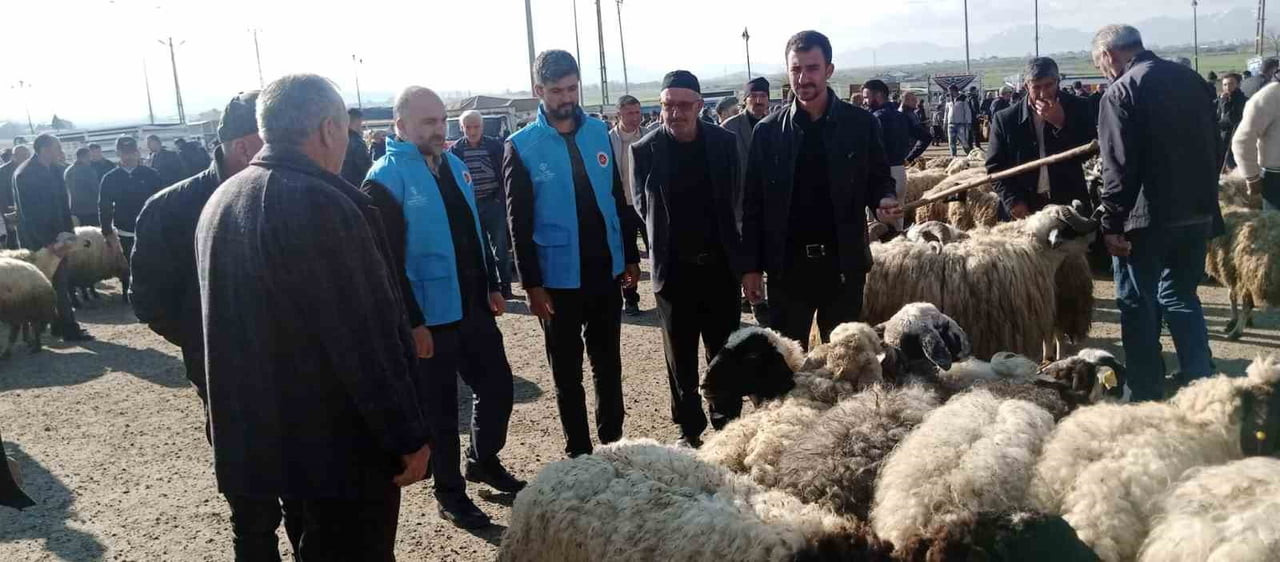 VAN’IN ÇALDIRAN MÜFTÜLÜĞÜ GÖREVLİLERİ, KURBAN BAYRAMI ÖNCESİ VATANDAŞLARIN DİNİ VECİBELERİNİ...