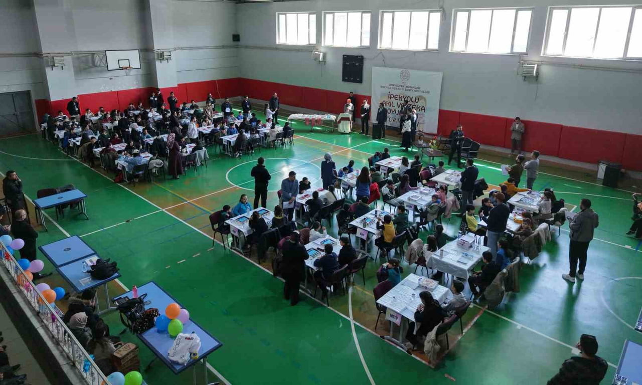 VAN’IN İPEKYOLU İLÇESİNDE DÜZENLENEN AKIL VE ZEKÂ OYUNLARI TURNUVASI, 36 OKULDAN 180 ÖĞRENCİNİN...