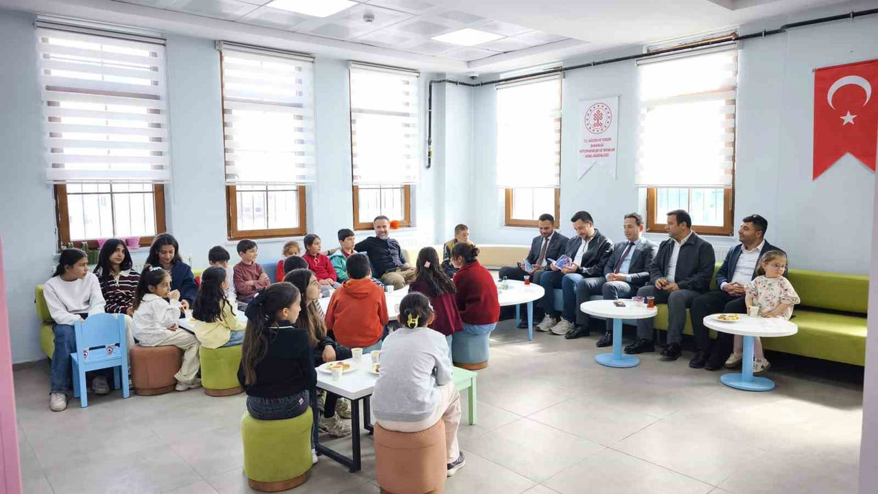 VAN’IN MURADİYE İLÇESİNDEKİ BEBEK VE ÇOCUK KÜTÜPHANESİ TARAFINDAN "HAYALLERİMİZ SAYFALARA SIĞDI"...