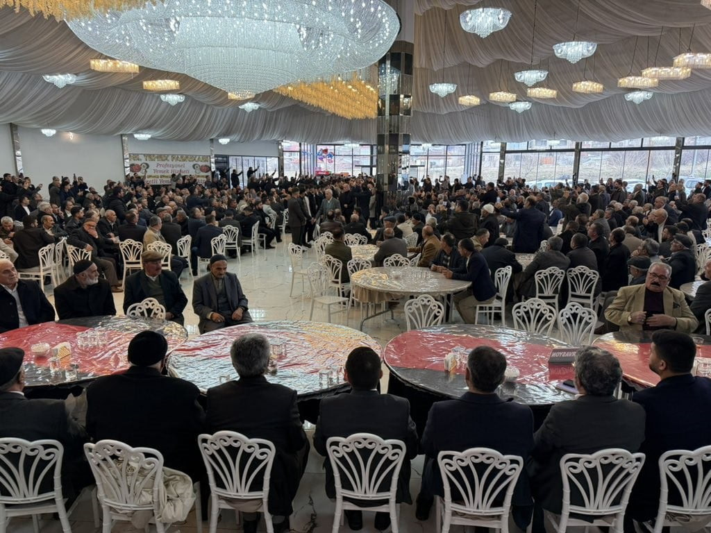 VAN’IN ÖZALP İLÇESİNDE 23 YIL ÖNCE 4 KİŞİNİN HAYATINI KAYBETTİĞİ KAN DAVASI, DÜZENLENEN BARIŞ...