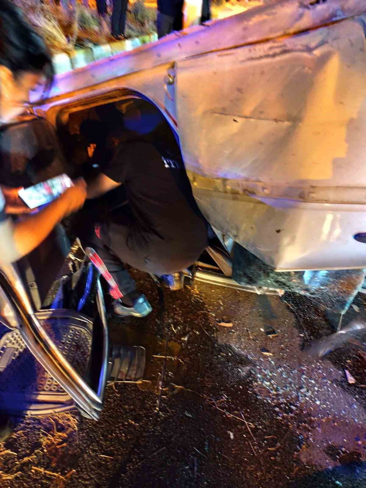 VAN’IN TUŞBA İLÇESİNDE KONTROLDEN ÇIKAN OTOMOBİLİN TAKLA ATMASI SONUCU 4 KİŞİ YARALANDI.