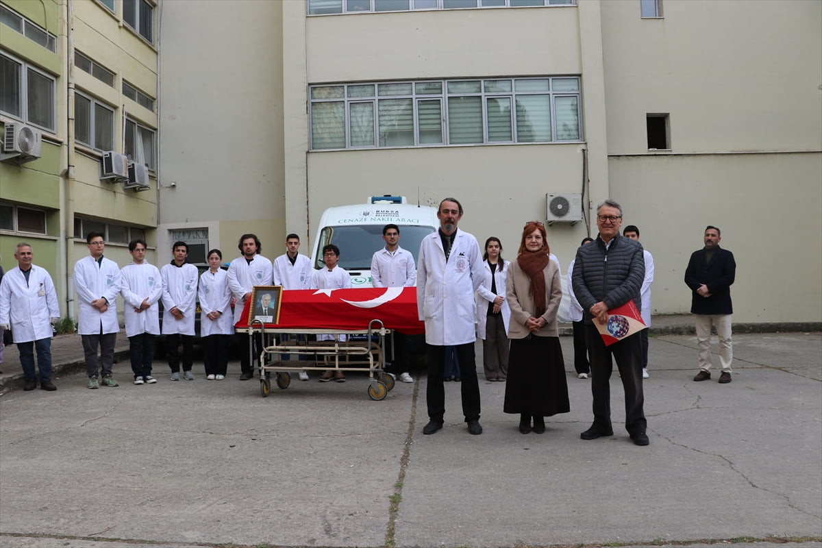 Vasiyeti dolayısıyla bağışlanıp Bursa Uludağ Üniversitesinde (BUÜ) tıp öğrencilerinin...