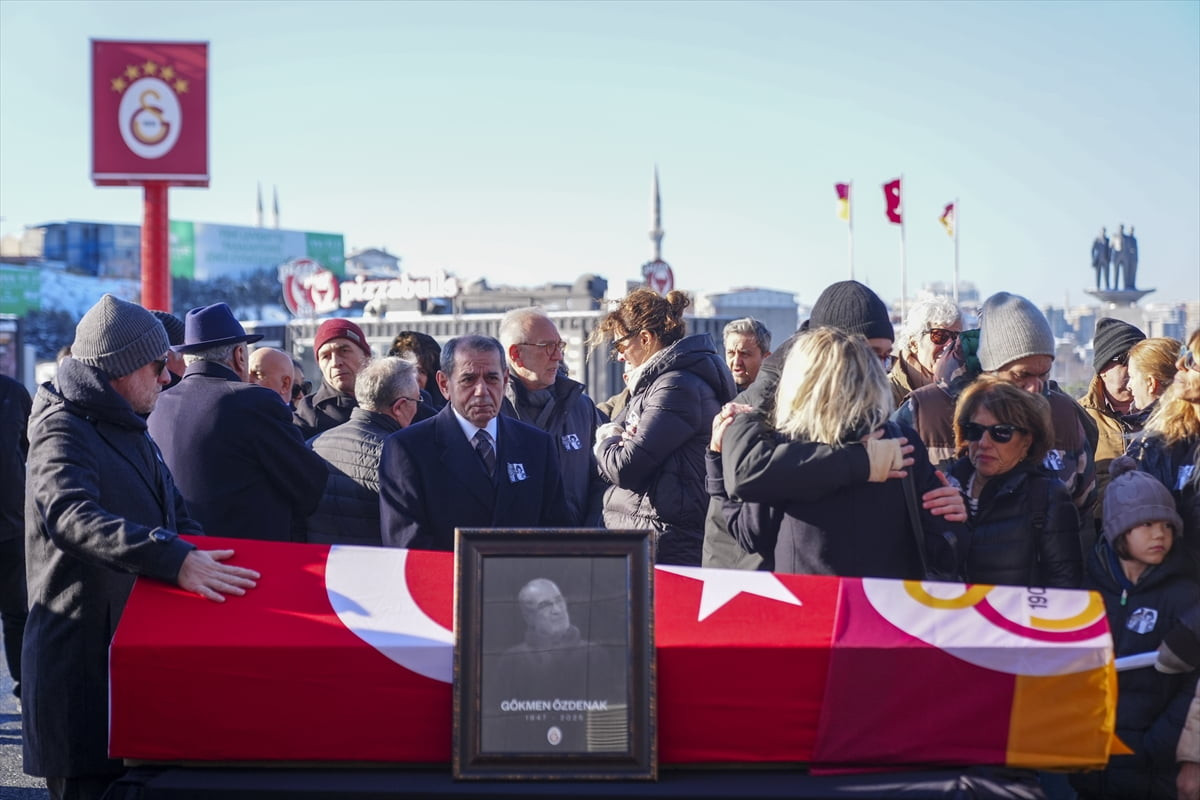 Vefat eden Galatasaray'ın eski milli futbolcusu ve spor yazarı Gökmen Özdenak için tören...