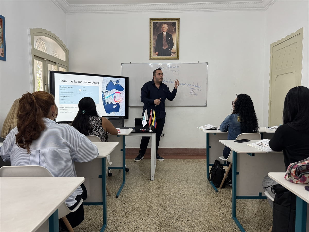 Venezuela Yunus Emre Enstitüsü'nde (YEE) öğrenci sayısının 131'e ulaştığı bildirildi. Başkent...