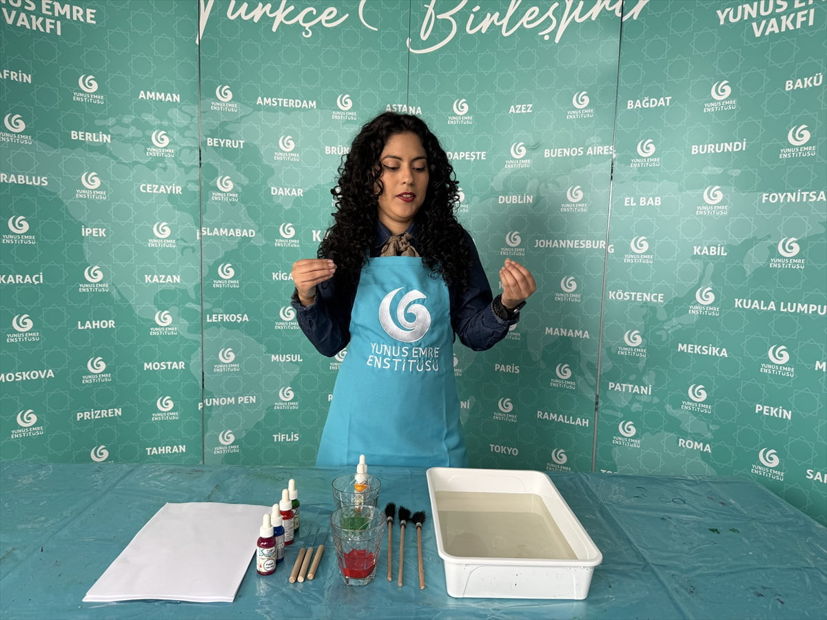 Venezuela'daki Yunus Emre Enstitüsü'nde (YEE) Türkçe eğitimine devam eden Venezuelalı Paola...