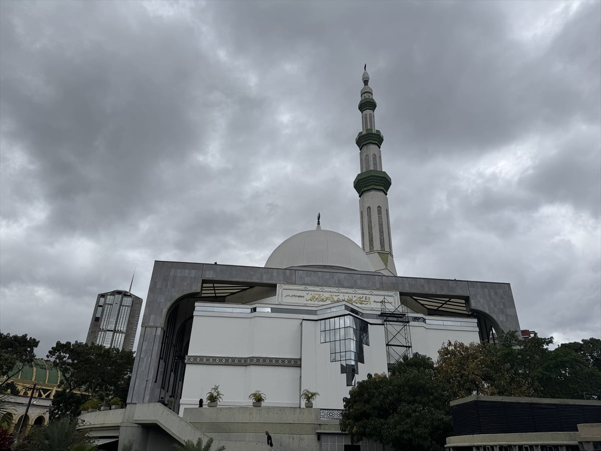 Venezuela’da geleneksel İslami mimariyle inşa edilen Latin Amerika’nın en büyük ikinci camisi Şeyh...