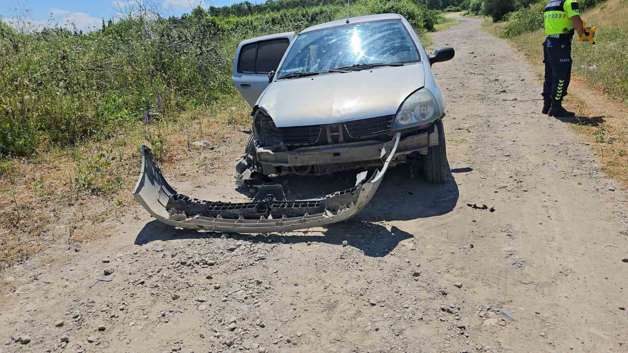 VEZİRKÖPRÜ İLÇESİNDE OTOMOBİLİN ŞARAMPOLE DÜŞTÜĞÜ TRAFİK KAZASINDA 3 KİŞİ...