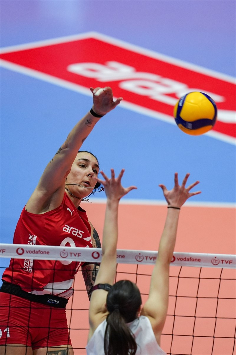 Vodafone Sultanlar Ligi'nin 10. haftasında Aras Kargo ile Kuzey Boru, TVF Atatürk Voleybol...