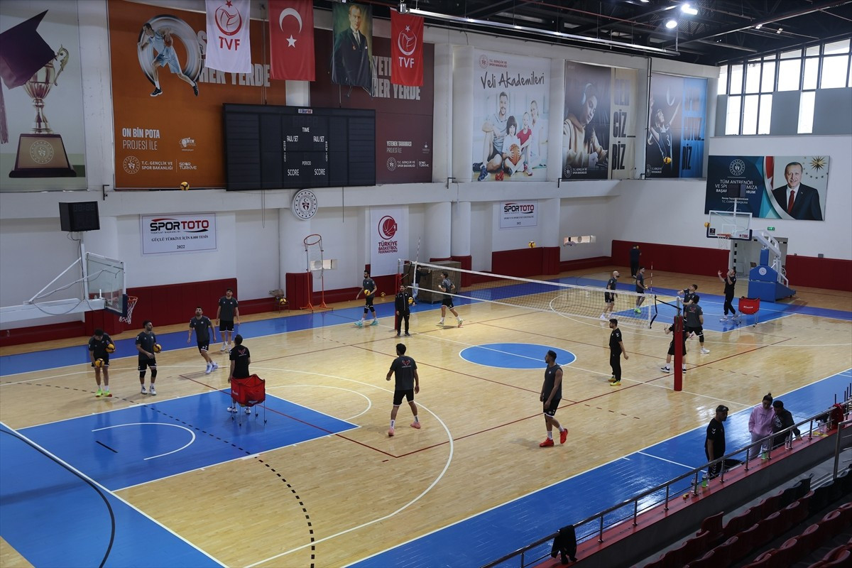 Voleybol SMS Grup Efeler Ligi ekiplerinden Gaziantep Gençlikspor, ligde alt sıralardan...