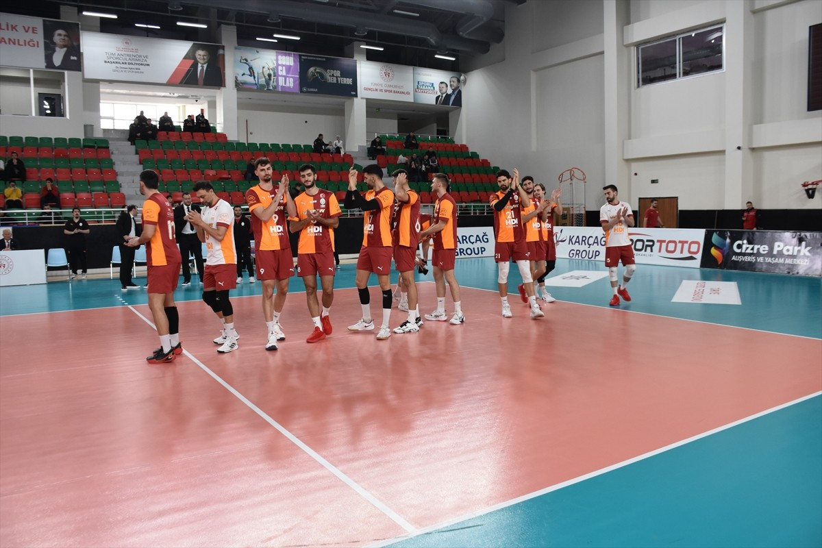 Voleybol SMS Grup Efeler Ligi'nin 10'uncu haftasında Galatarasay HDI Sigorta takımı ile oynanması...