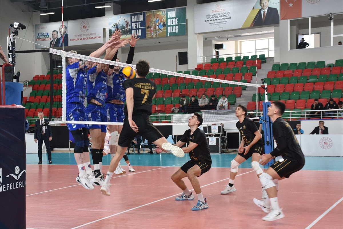 Voleybol SMS Grup Efeler Ligi'nin 12. haftasında Halkbank Erkek Voleybol takımı, Rams Global Cizre...