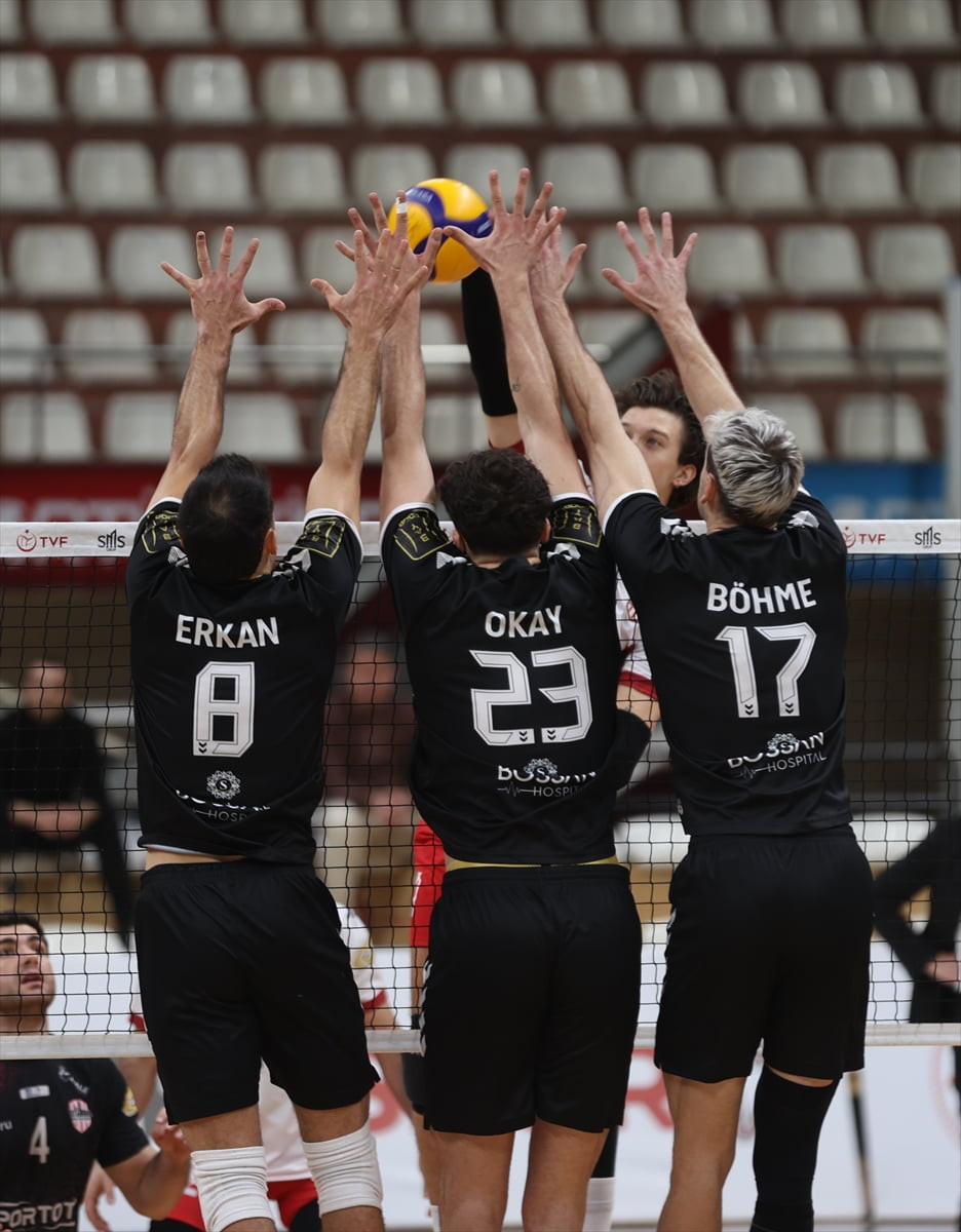 Voleybol SMS Grup Efeler Ligi'nin 14. haftasında Gaziantep Gençlikspor, konuk ettiği İstanbul...