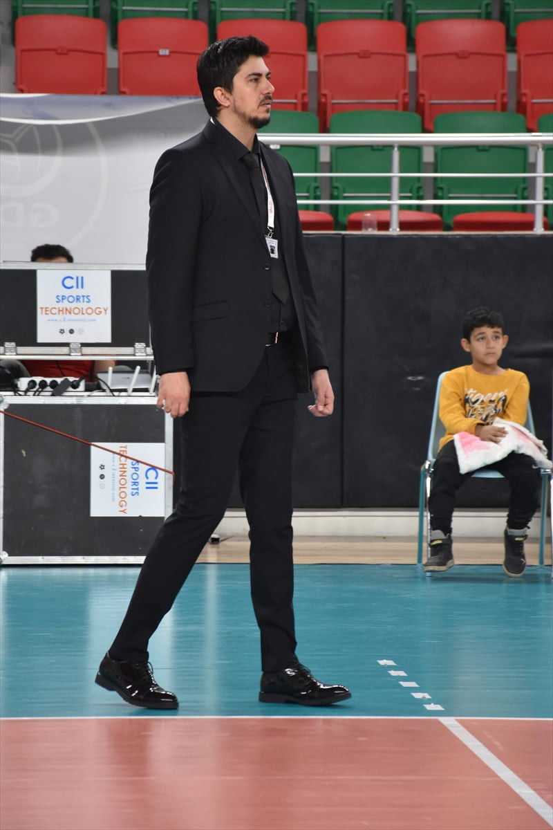 Voleybol SMS Grup Efeler Ligi'nin 15. Haftasında Kuşgöz İzmir Vinç Akkuş Belediyespor, deplasmanda...